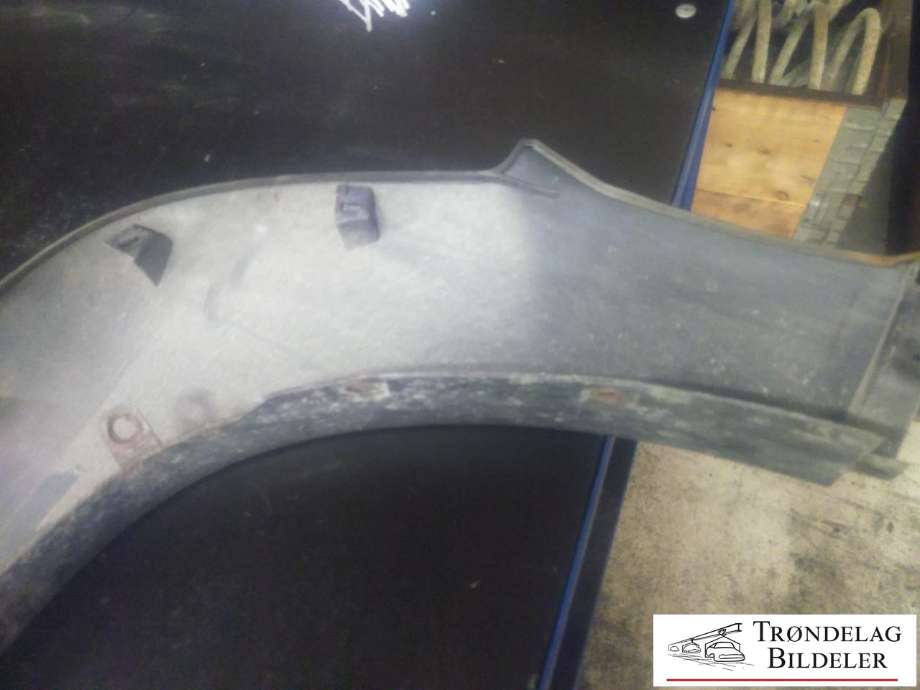 Hjulbuelist høyre foran til Toyota Land Cruiser 120 2002-2009 (75611-60110-B1|75611-60111-B1|)