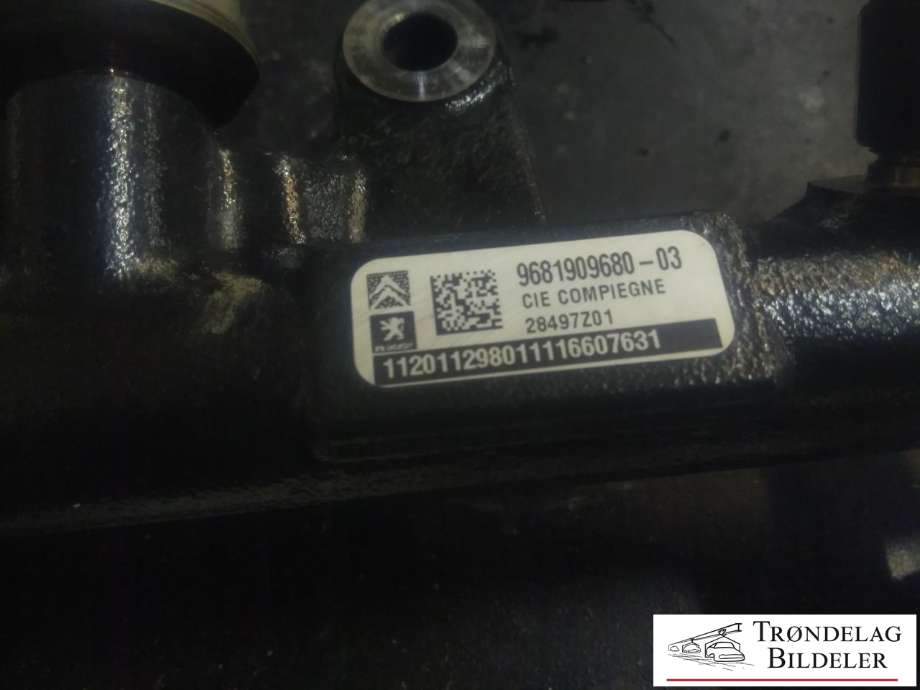 Dyseskinne (fuelrail) til Peugeot 508 2011-2014 (Type I, Fase 1)  (9681909680-03|28497Z01|)