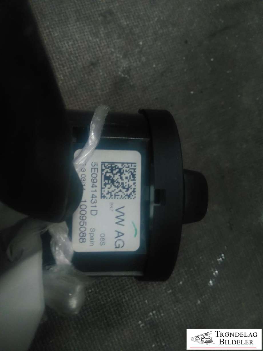 Bryter lys til Škoda Octavia 2013-2016 (Type III, Fase 1)  (VW AG|5E0941431D|10095088|)