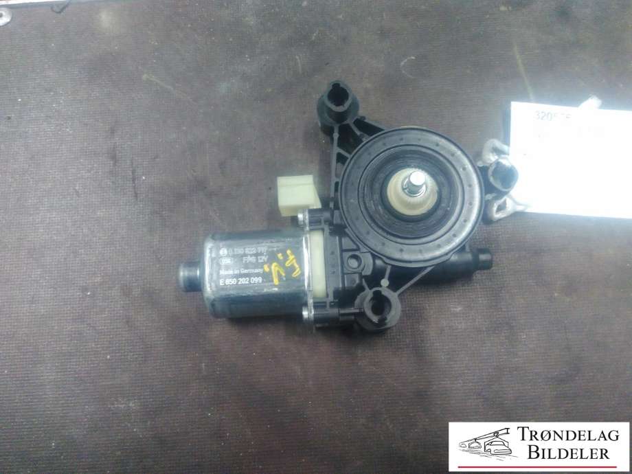 Ruteheis, kun motor, venstre foran til Škoda Superb, 2015-->> (Type III)  (BOSCH|0 130 822 717)