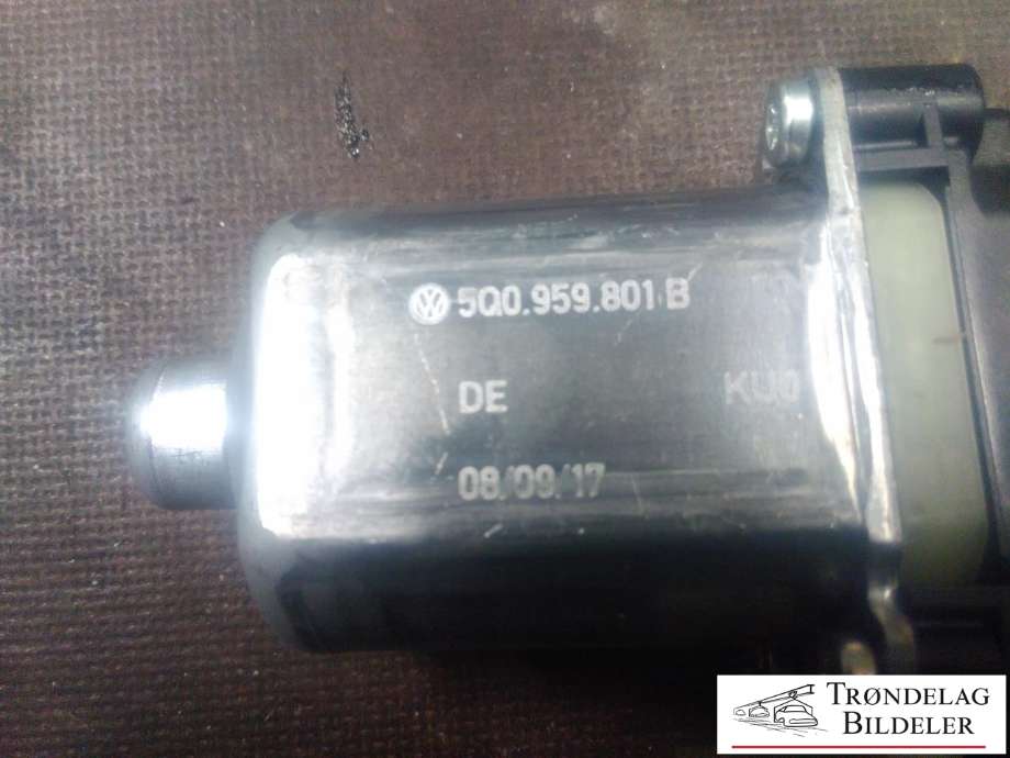 Ruteheis, kun motor, venstre foran til Škoda Superb 2015-->> (Type III)  (BOSCH|0 130 822 717|5Q0 959 801 B|)