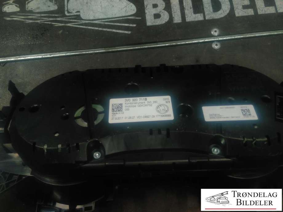 Instrumentpanel til Škoda Superb 2015-->> (Type III)  (3V0 920 711 B|)