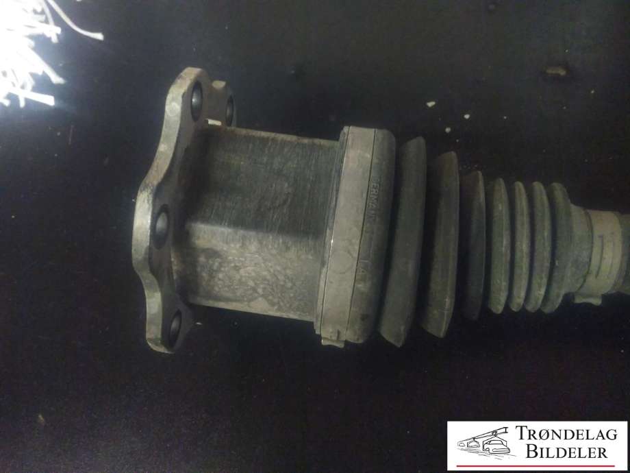 Drivaksel venstre foran til Audi A4, Allroad 2016-->> (Type II) (B9) (B9) (VW AG|8W0 407 271 D|8W0 407 271 L|)