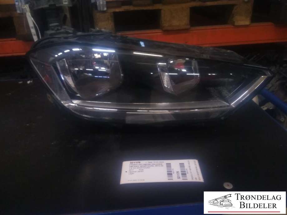 Frontlykt høyre halogen til VW Golf Sportsvan, 2014-2018 (VALEO|517 941 006 C)