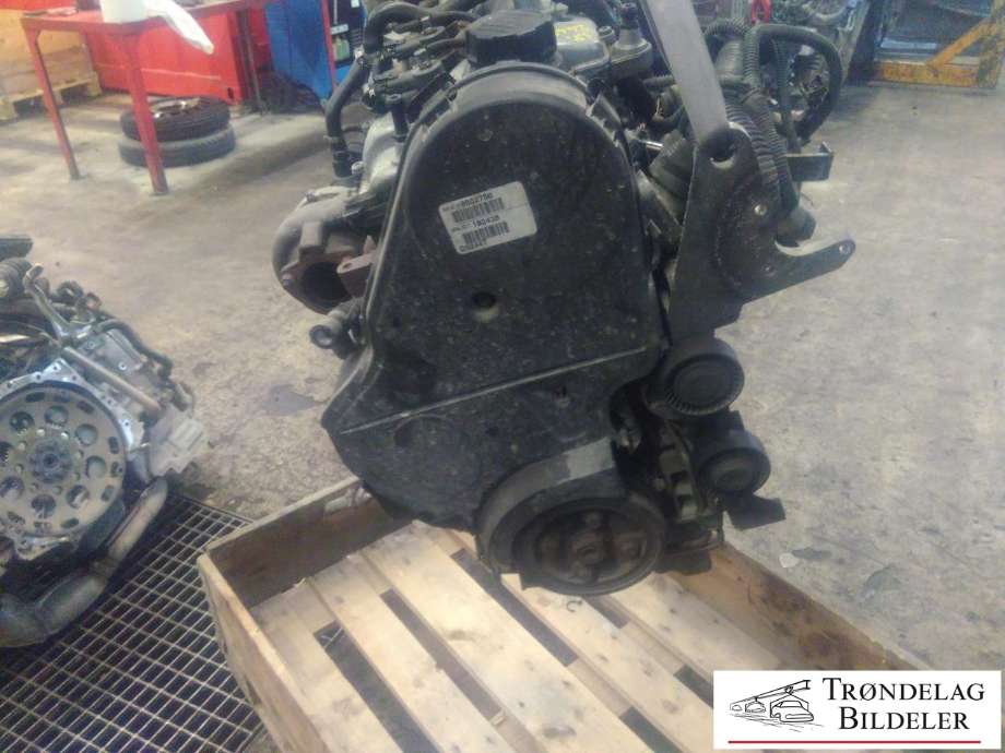 Motor diesel til Volvo XC90 2002-2006 (Type I, Fase 1) (8251492|6900630|6900632|6900665|6900679|6900891|6900976|6900978|6900980|6901044|6901052|6901056|6901064|6901066|6901101|6901103|6901105|6901191|6901197|6901199|6901209|6901211|6901215|6901343|6901354|6901397|6901414|8602786)