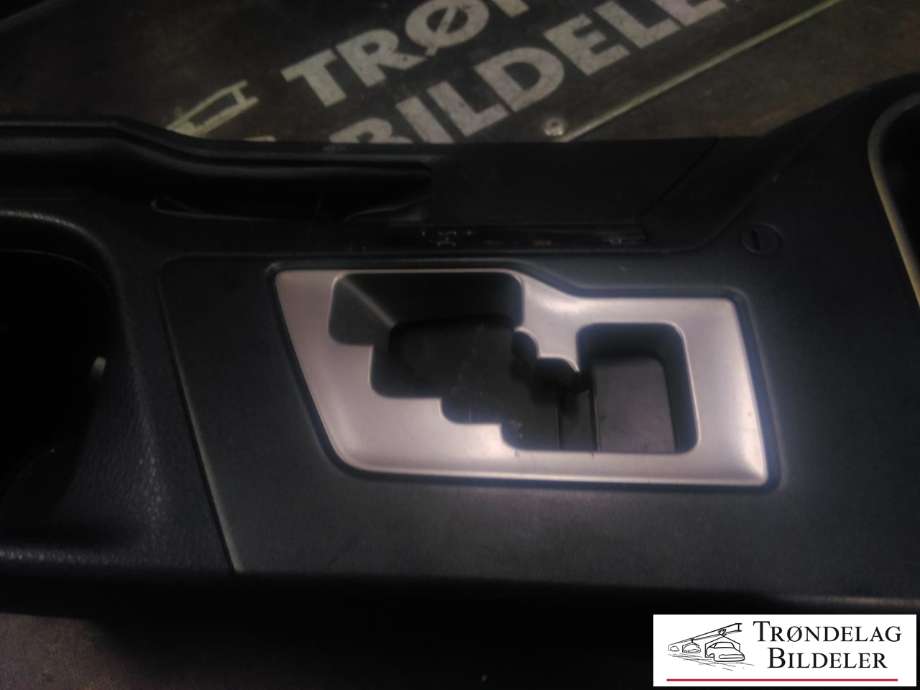 Innredning, Konsoll til Toyota RAV4 2016-2019 (Type IV, Fase 2)  (5880442180B1|)
