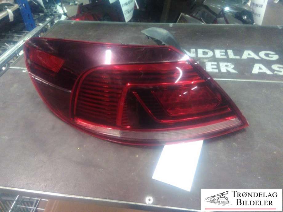 Baklykt venstre ytre til VW CC 2012-2014 (PASSAT CC) (PASSAT CC) (3C8 945 207 M|3C8 945 207 AD|)