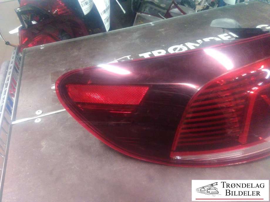 Baklykt venstre ytre til VW CC 2012-2014 (PASSAT CC) (PASSAT CC) (3C8 945 207 M|3C8 945 207 AD|)