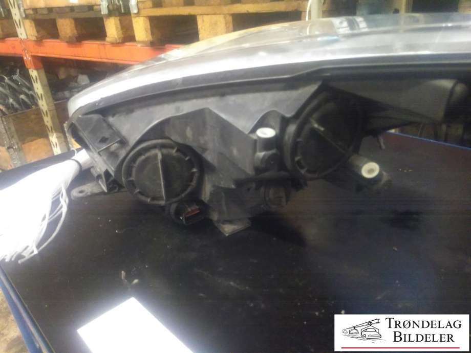 Frontlykt høyre halogen til Kia Venga 2010-2017  (AL|0 301 257 202 00|1P921-02000|92102-1P000)