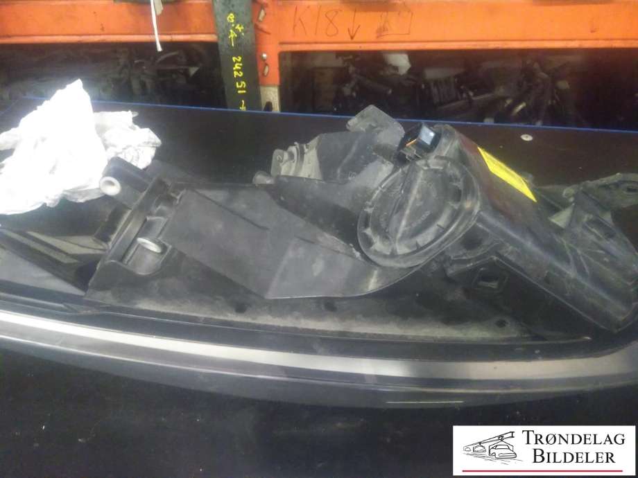 Frontlykt høyre halogen til Kia Venga 2010-2017  (AL|0 301 257 202 00|1P921-02000|92102-1P000)