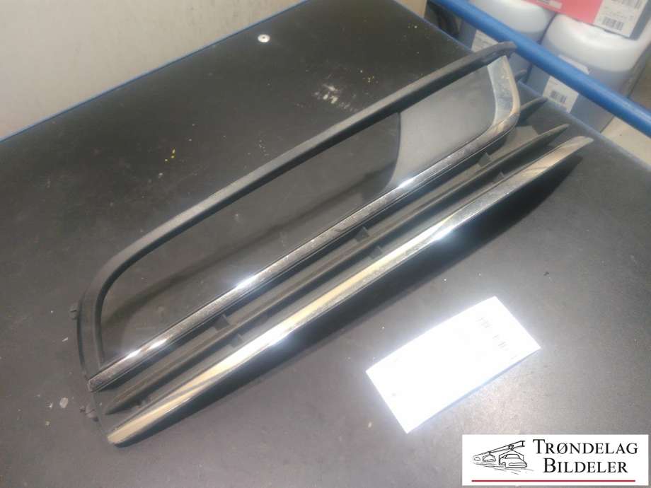 Grill høyre til VW Passat 2011-2015 (B7) (B7) (3AA854662A 9B9|3AA853666A|)