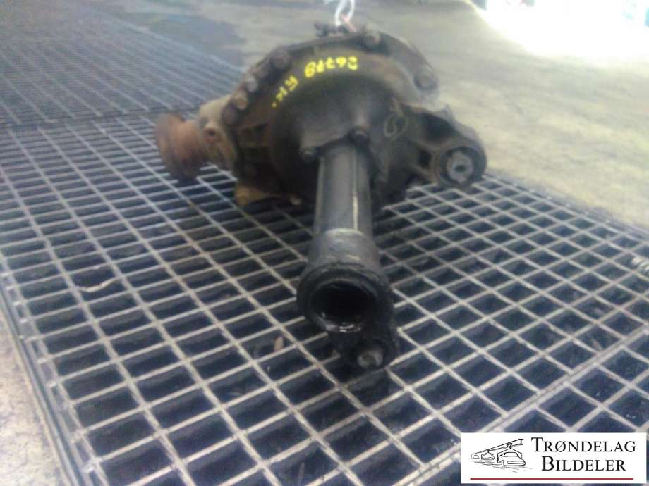 Kardang klokke foran til Land Rover Discovery 2005-2009 (Type III) (LR006011|TAG500140|LR056944|TAU500080|)