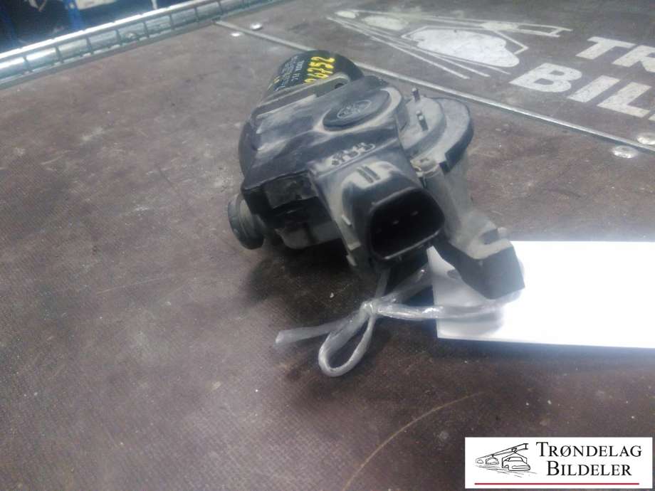 Viskermotor frontrute til Toyota Land Cruiser 120 2002-2009  (TOYOTA|85110-60350|849200-7772|)