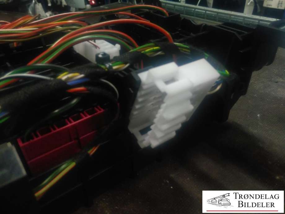 Sikringsboks kupe til Mercedes A-Klasse 2012-2018 (W176) (W176) (A2465400040|)