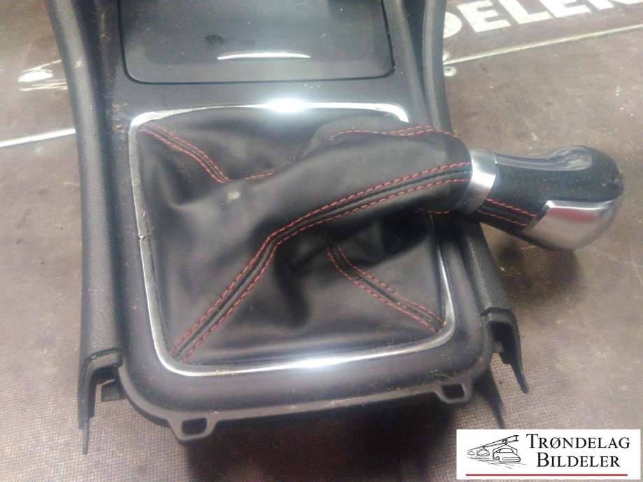 Innredning, Konsoll til Mercedes A-Klasse 2012-2018 (W176) (W176) (BHTC|A176 680 08 71|A246 900 17 08|A176 680 12 50)