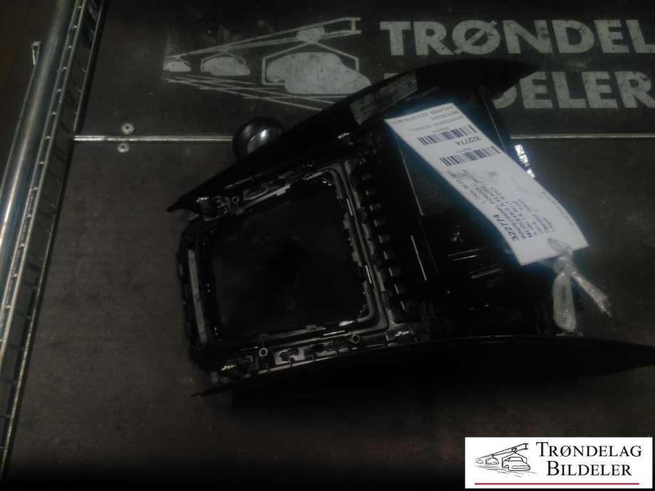 Innredning, Konsoll til Mercedes A-Klasse 2012-2018 (W176) (W176) (BHTC|A176 680 08 71|A246 900 17 08|A176 680 12 50)
