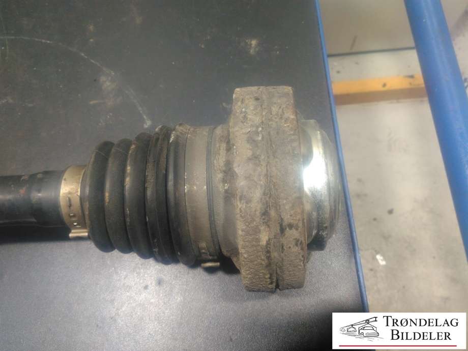 Drivaksel høyre bak, diesel/automat til VW Transporter / Caravelle 2009-2015 (Fase 2) (T5) (T5) (7E0 501 202|)