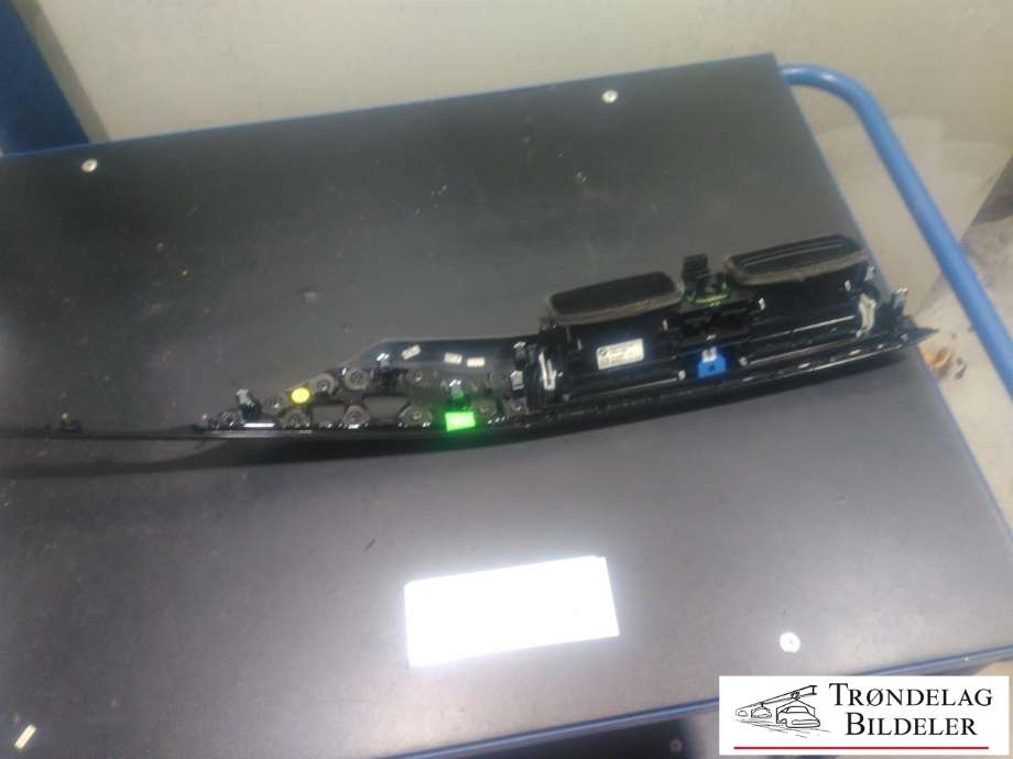 Dashbord friskluftdyse til BMW 3-Serie 2012-2018 (F30/F31/F34) (F30/F31/F34) (9218552-15|508835|)