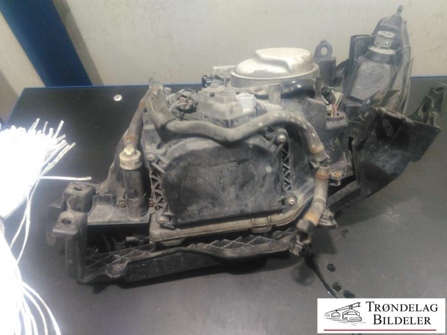 Frontlykt høyre xenon til Subaru Outback 2007-2009 (Type III, Fase 2)  (84001-AG380|)