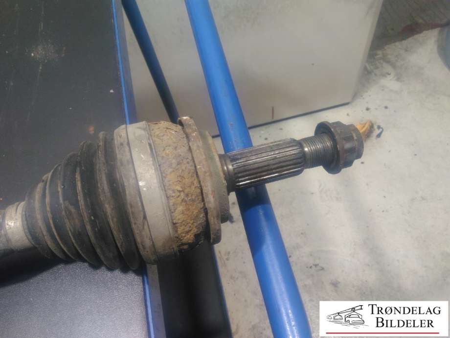 Drivaksel høyre foran til Mercedes ML 2005-2011 (W164) (W164) (A1643301901|A1643302101|A1643302401|A1643302801|25745|VKJC 7090)