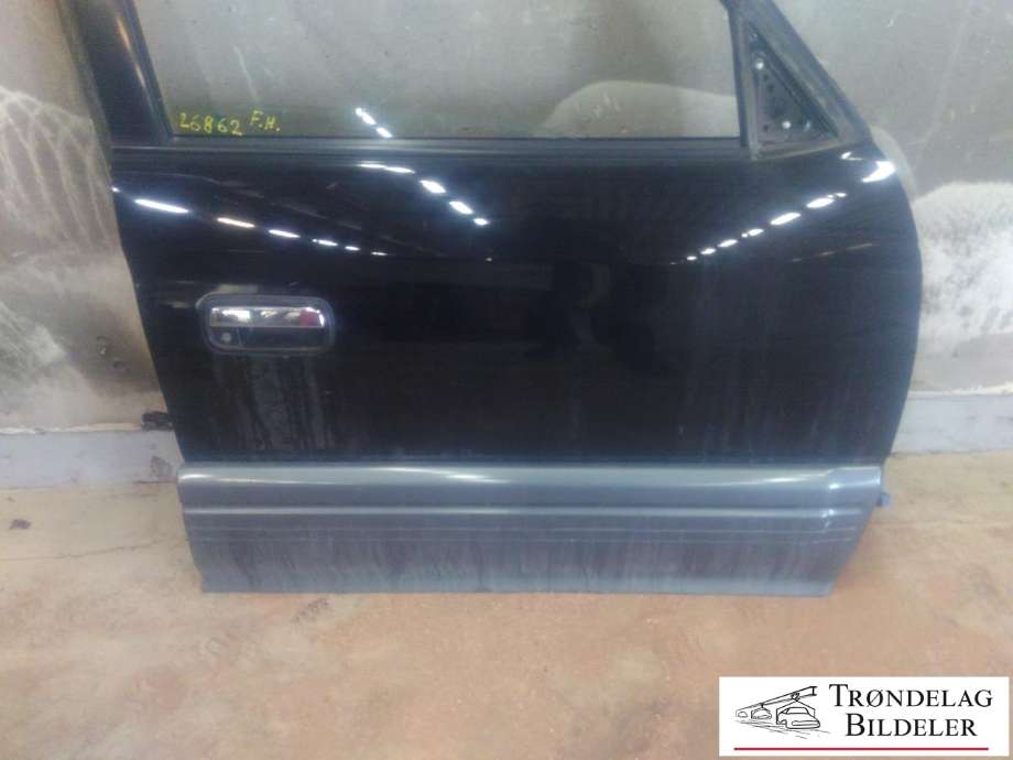 Dør høyre foran til Toyota Land Cruiser 90 1996-2002 (68101-60070|67001-60400|67001-60402|67001-60401|)