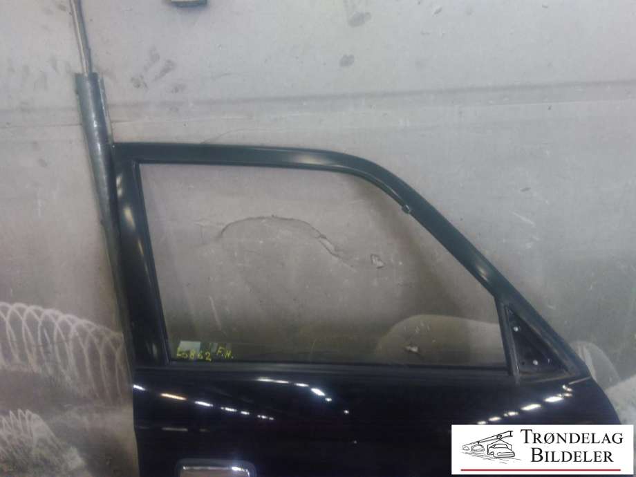 Dør høyre foran til Toyota Land Cruiser 90 1996-2002 (68101-60070|67001-60400|67001-60402|67001-60401|)