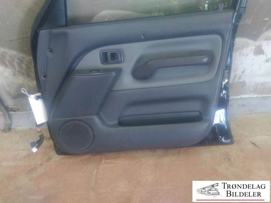 Dør høyre foran til Toyota Land Cruiser 90 1996-2002 (68101-60070|67001-60400|67001-60402|67001-60401|)
