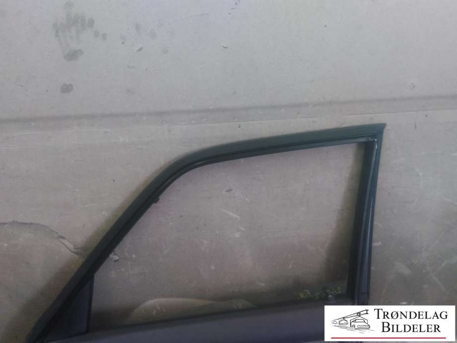 Dør høyre foran til Toyota Land Cruiser 90 1996-2002 (68101-60070|67001-60400|67001-60402|67001-60401|)