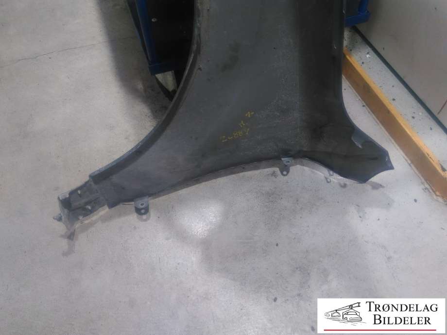 Skjerm høyre foran til Audi Q7 2006-2010 (Type I, Fase 1)  (4L0 821 102|)
