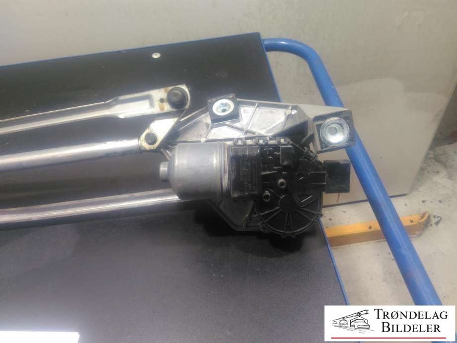 Viskermotor frontrute komplett m/overføring til Ford Kuga 2008-2012 (Type I)  (BOSCH|0 390 241 696|8V41-17508-AA|)