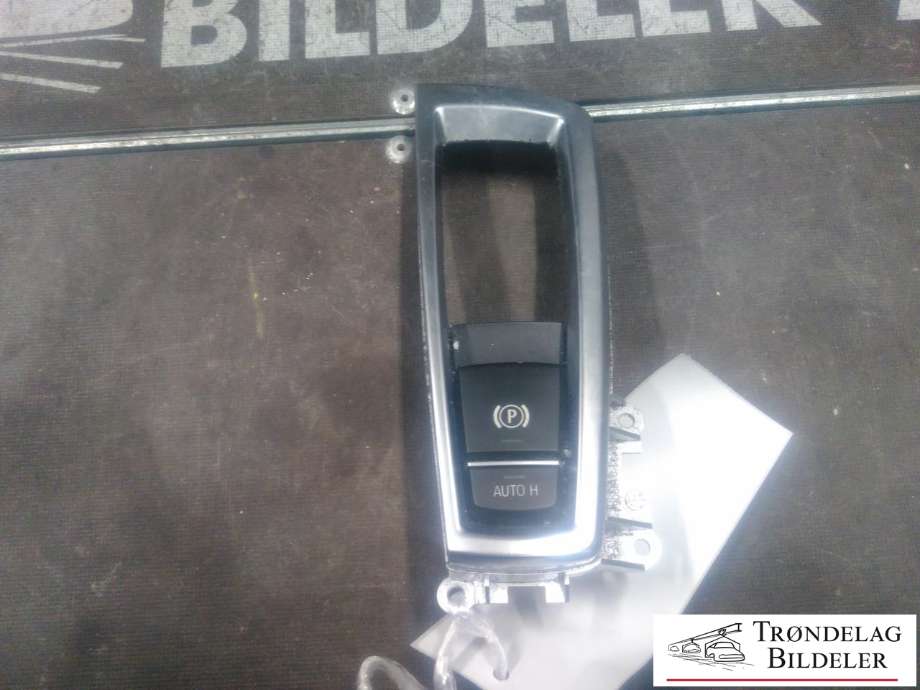 Bryter elektrisk håndbrekk/parkbrems til BMW 5-Serie 2010-2017 (F10/F11) (F10/F11) (3214.6251-02|EF6822518|)