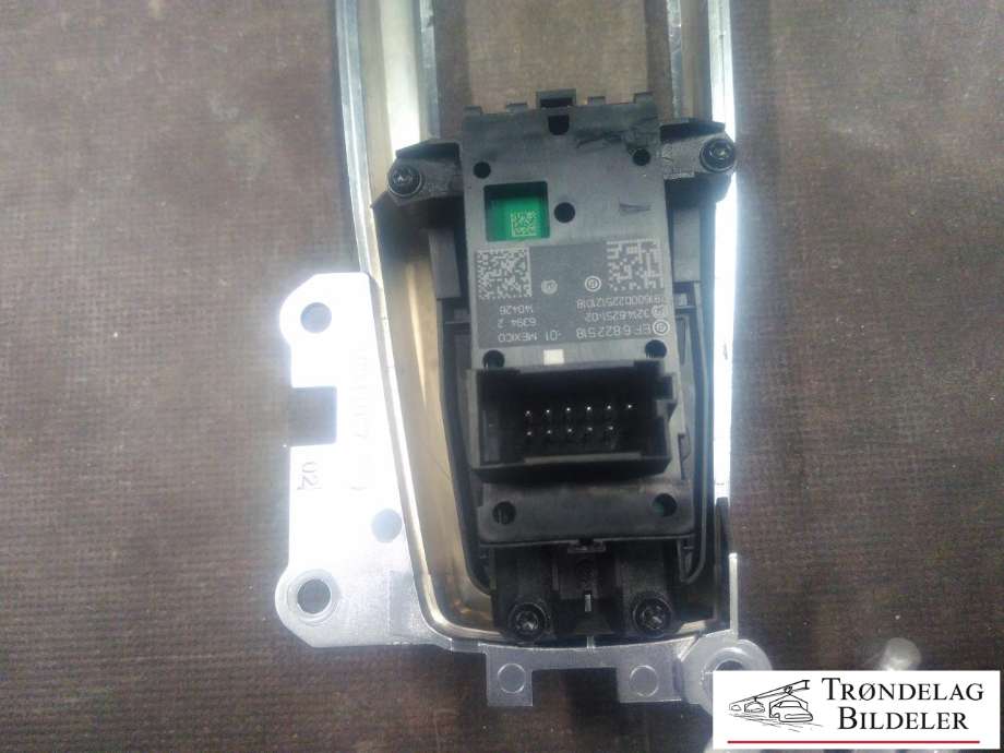 Bryter elektrisk håndbrekk/parkbrems til BMW 5-Serie 2010-2017 (F10/F11) (F10/F11) (3214.6251-02|EF6822518|)