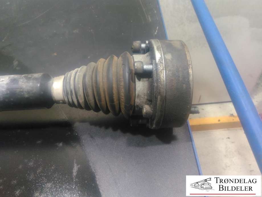 Drivaksel høyre foran, diesel/automat til VW Touran 2010-2015 (Type I, Fase 3) (1K0 407 272 SP|)
