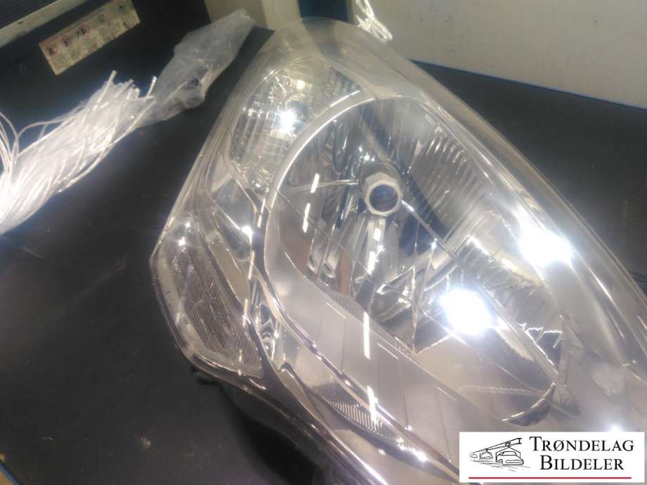Frontlykt høyre halogen til Peugeot Partner 2015-2019 (Type II, Fase 2) (VALEO|89318041|9682828180|)