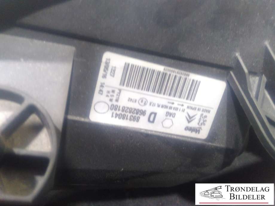 Frontlykt høyre halogen til Peugeot Partner 2015-2019 (Type II, Fase 2) (VALEO|89318041|9682828180|)