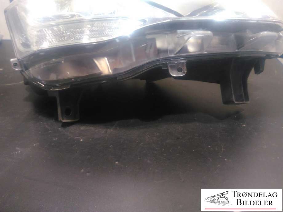 Frontlykt høyre halogen til Peugeot Partner 2015-2019 (Type II, Fase 2) (VALEO|89318041|9682828180|)