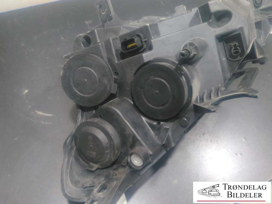 Frontlykt høyre halogen til Peugeot Partner 2015-2019 (Type II, Fase 2) (VALEO|89318041|9682828180|)