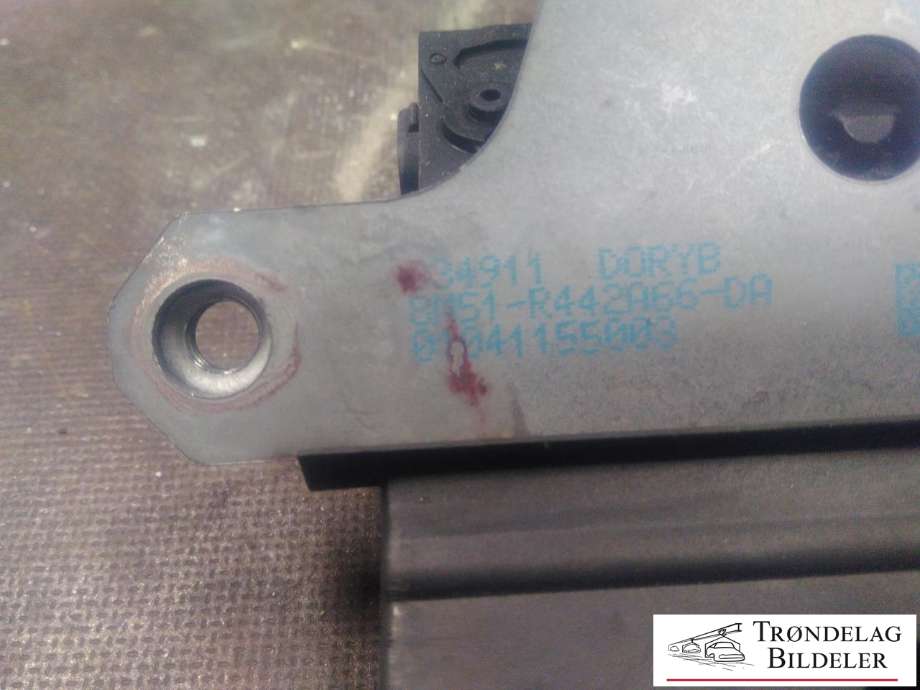 Baklukelås til Ford Focus 2011-2014 (Type III, Fase 1)  (FOMOCO|8M51-R442A66-DA|0104115503|)