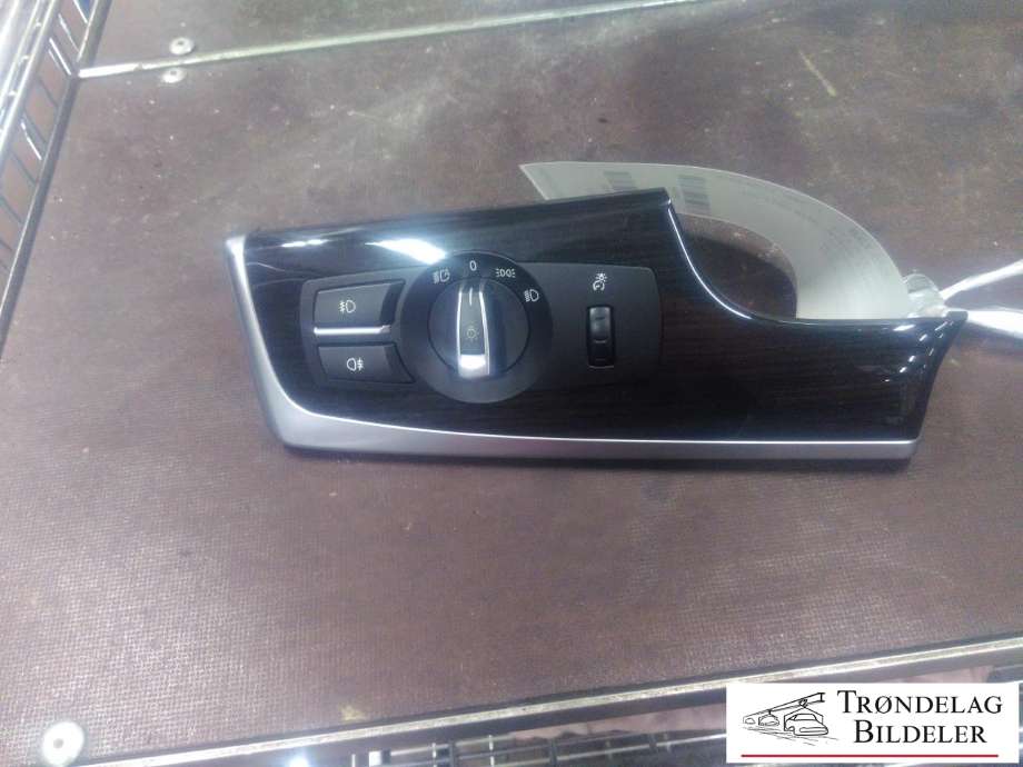 Bryter lys til BMW 5-Serie 2010-2017 (F10/F11) (F10/F11) (9192744 04|3392.0201-02|)
