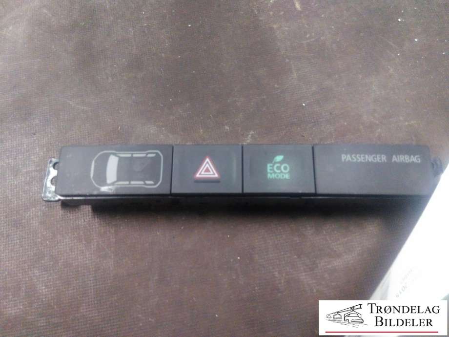Bryter nødblink til Mitsubishi Outlander, 2015-->> (Type III, Fase 2) (8002B409)