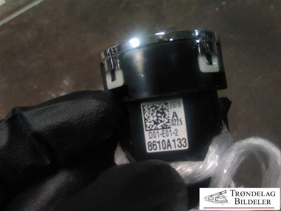 Bryter start/stopp til Mitsubishi Outlander 2015-->> (Type III, Fase 2)  (8610A133|)