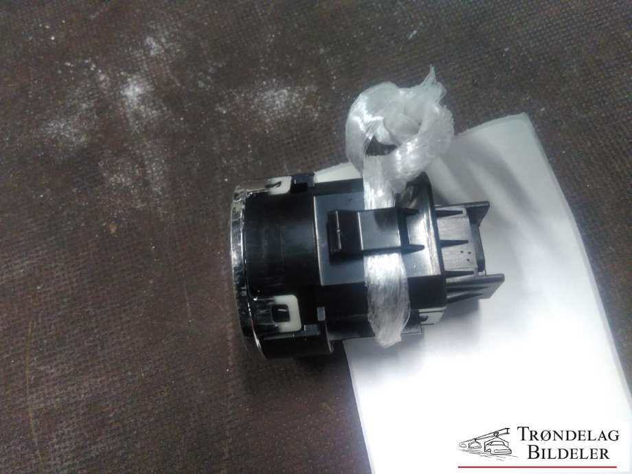 Bryter diverse til Mitsubishi Outlander 2015-->> (Type III, Fase 2)  (8602A079|)