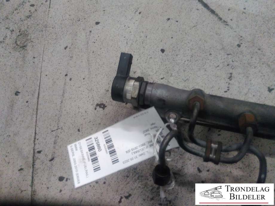 Dyseskinne (fuelrail) til BMW 5-Serie 2003-2010 (E60/E61) (E60/E61) (13 53 7 805 728|)