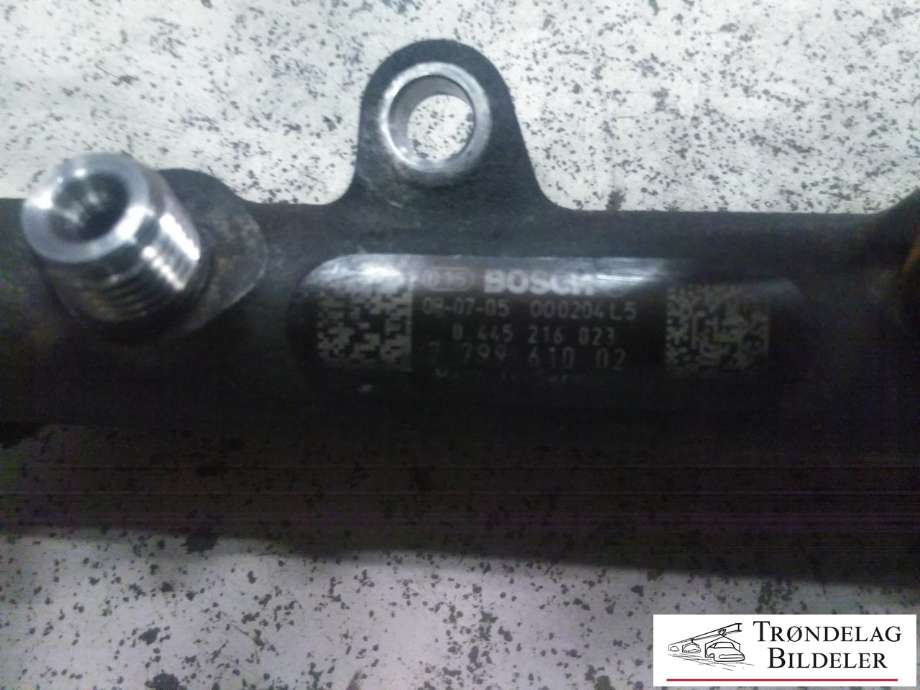 Dyseskinne (fuelrail) til BMW 5-Serie 2003-2010 (E60/E61) (E60/E61) (13 53 7 805 728|)