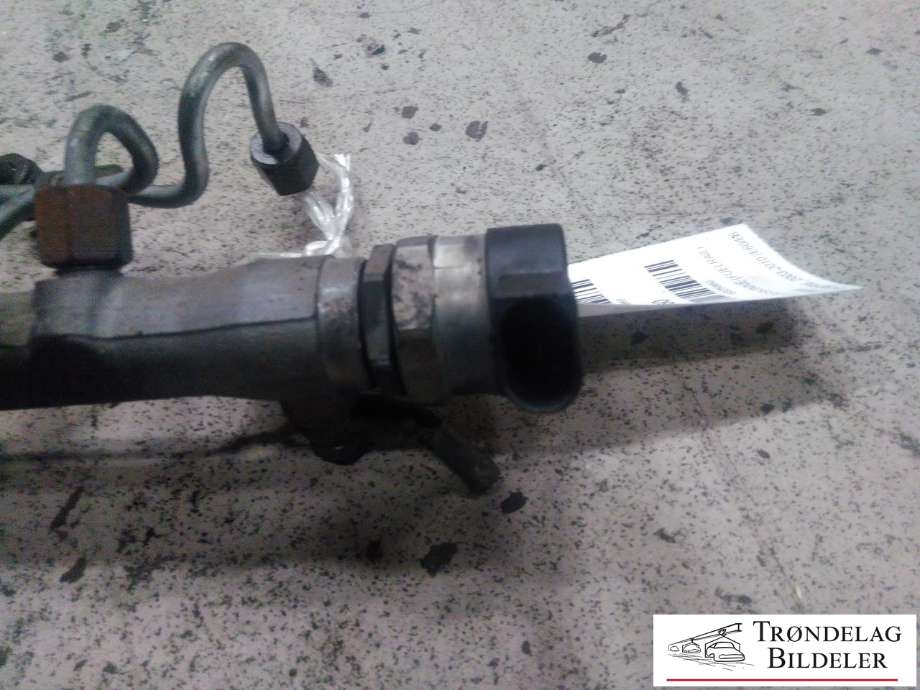 Dyseskinne (fuelrail) til BMW 5-Serie 2003-2010 (E60/E61) (E60/E61) (13 53 7 805 728|)