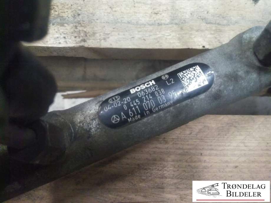 Dyseskinne (fuelrail) til Mercedes E-Klasse 2002-2006 (Fase 1) (W211) (W211) (BOSCH|A 611 070 03 95|)