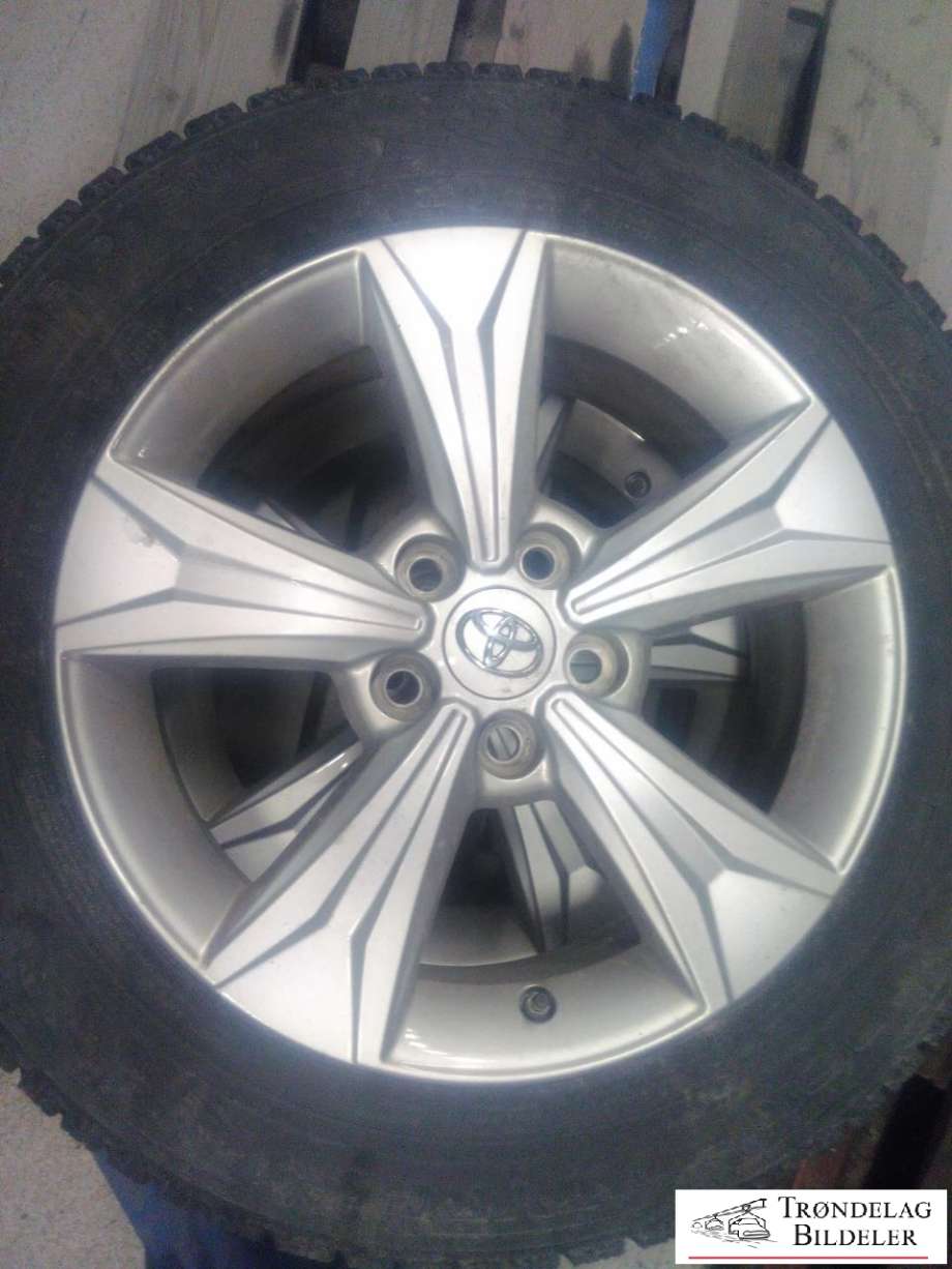 Hjulsett aluminium vinter til Toyota C-HR 2016-->>  (NOKIAN|215/60R17 5X114.3 6.5JX17 ET45 CB60.1MM|6 MM MØNSTERDYBDE|PROD: 05-19)