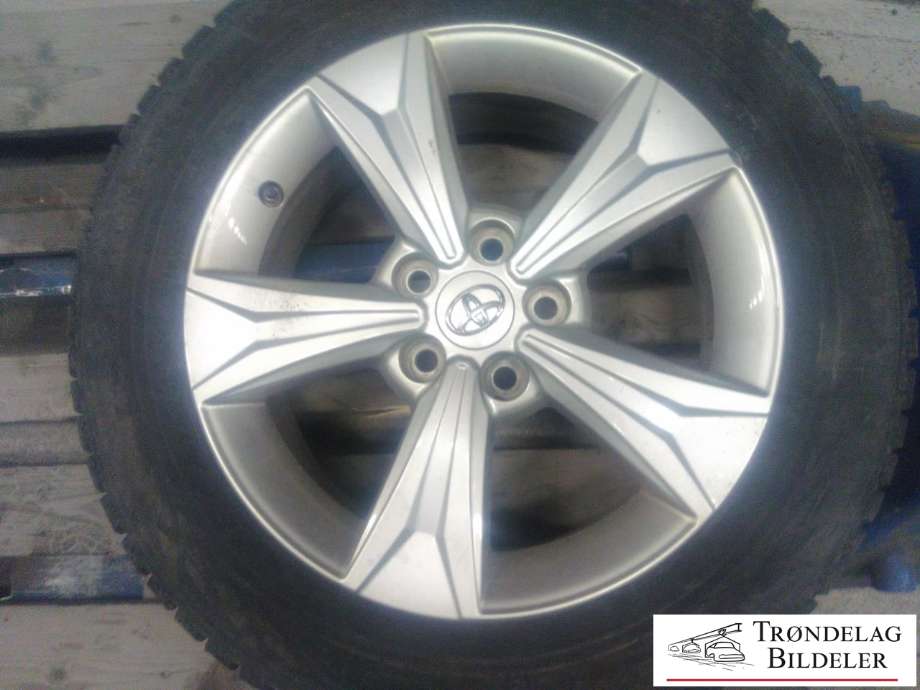 Hjulsett aluminium vinter til Toyota C-HR 2016-->>  (NOKIAN|215/60R17 5X114.3 6.5JX17 ET45 CB60.1MM|6 MM MØNSTERDYBDE|PROD: 05-19)