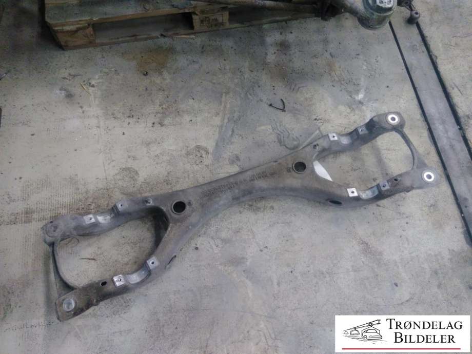 Travers bak til Audi Q7 2006-2010 (Type I, Fase 1) (7L8 512 369|)