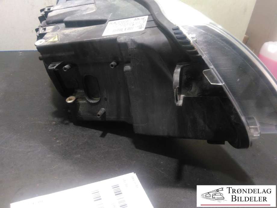 Frontlykt venstre xenon til Audi A6 2008-2011 (Type III, Fase 2) (C6) (C6) (HELLA|4F0 941 003|4F0 941 029 AK|4F0 941 029 FF)
